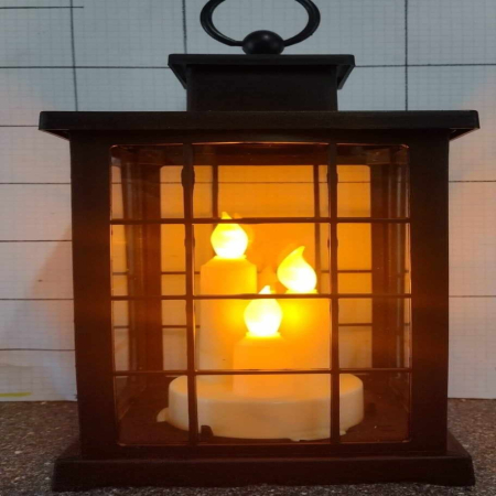 Biała latarnia LED z imitacją świec