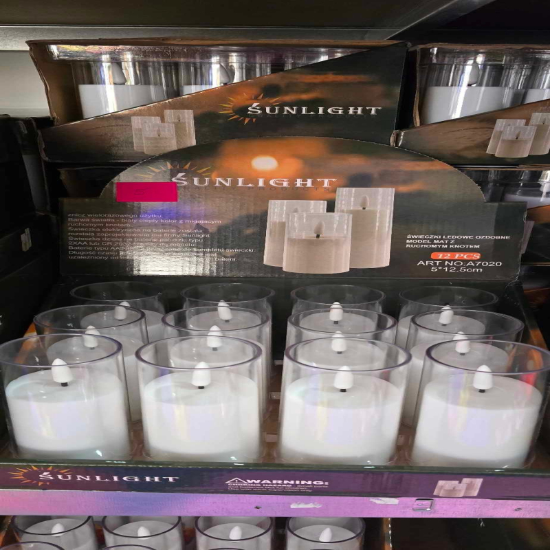 Świeczki LED w szklanym kloszu