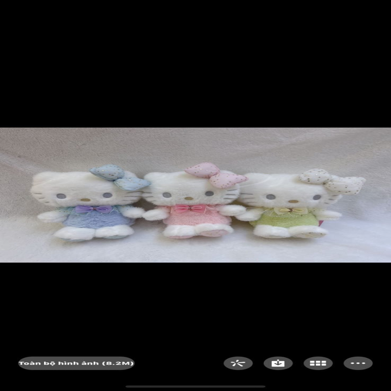 Maskotki Hello Kitty w pastelowych ubrankach