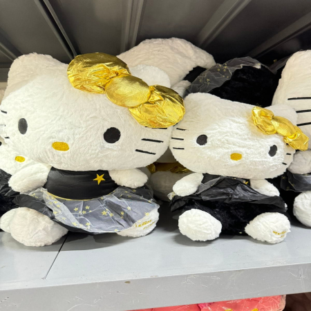 Maskotka "Hello Kitty" w sukience