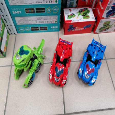 Samochód Transformujący się w Dinozaura