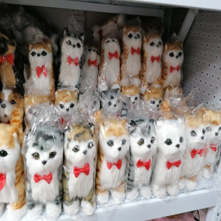 Pluszowy Kot z Czerwoną Muszką  Uroczy Dodatek do Twojej Kolekcji