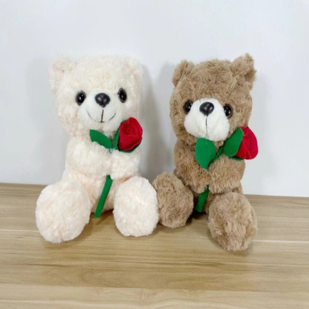 Miś pluszowy z różą