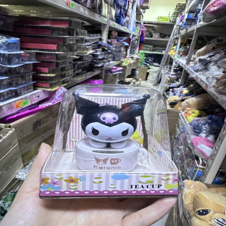 Posąg filiżanki Herbaty Kuromi