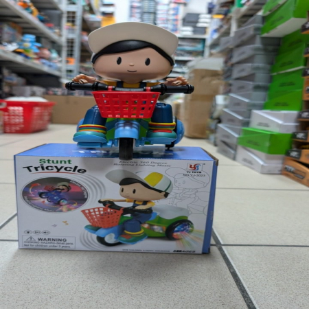 Chłopiec na Trójkołowcu Akrobatycznym